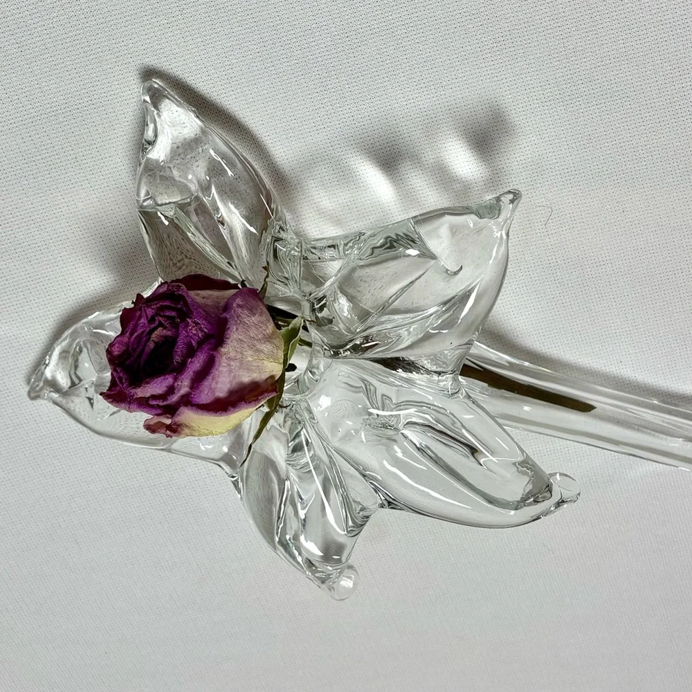 Lily Single Flower Bud Vase Blown Glass 7 inches This is a real Vintage Charmer
